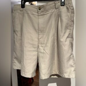 Adolfo Men's Khaki pleated  Front Shorts Size M S-P
